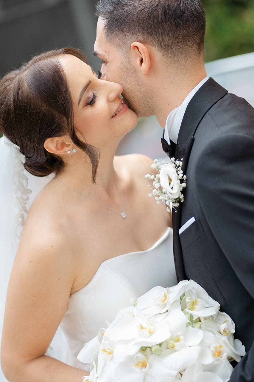 Ritratto intimo degli sposi durante un matrimonio a Lamezia Terme